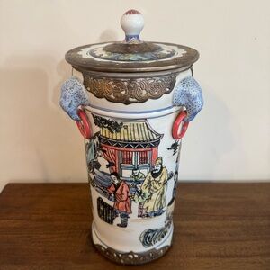 VTG John Richard Porcelain Asian Jar Hand painted Courtyard Scene